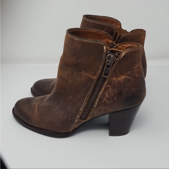 Söfft Wera Beautiful Brown Distressed Leather Ankle Boots w/ Heel. 8 - Picture 5 of 7